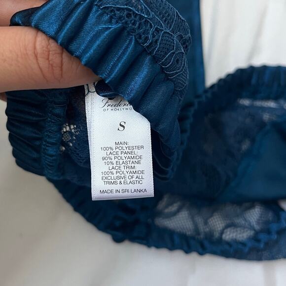 Frederick's of Hollywood Blue Lace Bralette Adjustable Button Sexy Size Small - Picture 5 of 7